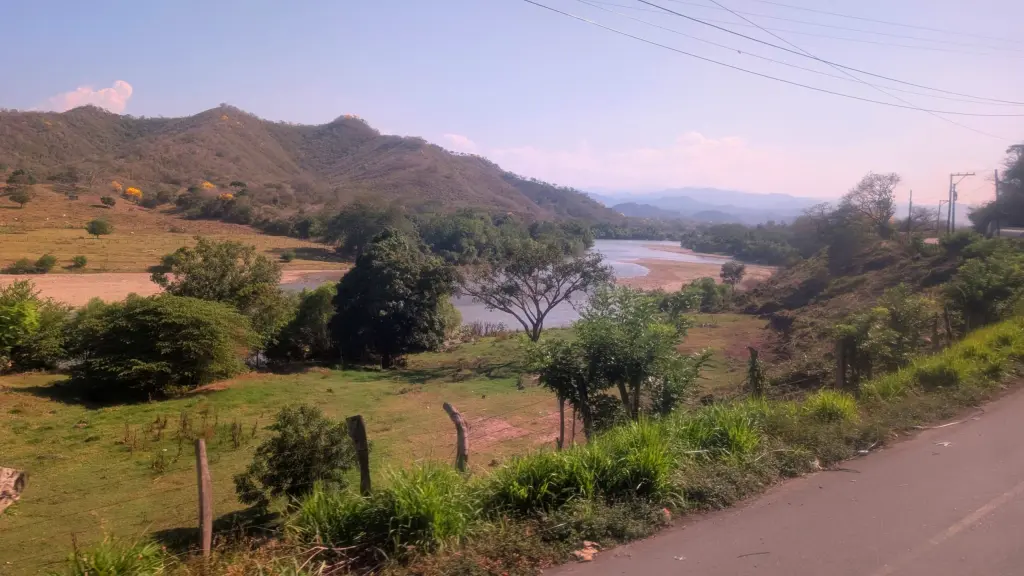 Western Highlands Of Guatemala - Venturing West To The Seldom Visited Part Of The Country - Part 1 Traveling By Litegua Bus From Rio Dulce To Coban Guatemala